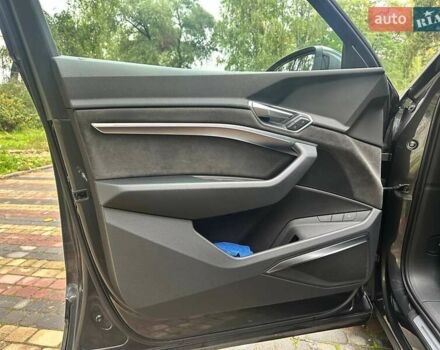 Серый Ауди E-Tron, объемом двигателя 0 л и пробегом 53 тыс. км за 36000 $, фото 18 на Automoto.ua