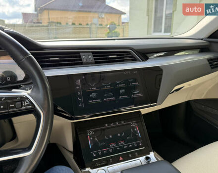 Серый Ауди E-Tron, объемом двигателя 0 л и пробегом 130 тыс. км за 37000 $, фото 70 на Automoto.ua