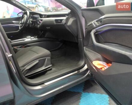 Серый Ауди E-Tron, объемом двигателя 0 л и пробегом 60 тыс. км за 29990 $, фото 23 на Automoto.ua