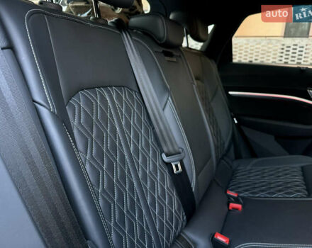 Сірий Ауді E-Tron, об'ємом двигуна 0 л та пробігом 47 тис. км за 45000 $, фото 31 на Automoto.ua