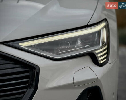 Серый Ауди E-Tron, объемом двигателя 0 л и пробегом 36 тыс. км за 45445 $, фото 31 на Automoto.ua