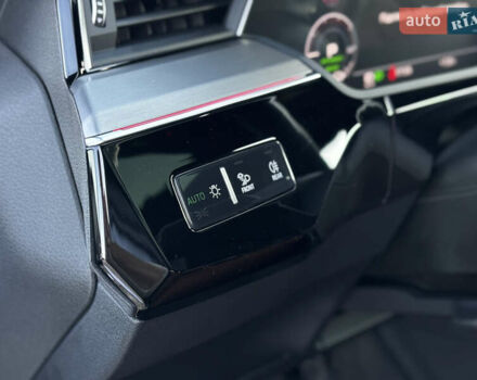 Серый Ауди E-Tron, объемом двигателя 0 л и пробегом 70 тыс. км за 42850 $, фото 40 на Automoto.ua