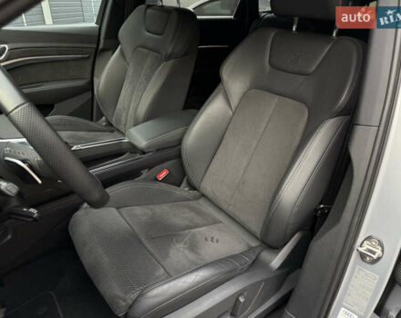 Сірий Ауді E-Tron, об'ємом двигуна 0 л та пробігом 63 тис. км за 39800 $, фото 11 на Automoto.ua