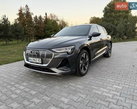 Серый Ауди E-Tron, объемом двигателя 0 л и пробегом 44 тыс. км за 33900 $, фото 43 на Automoto.ua