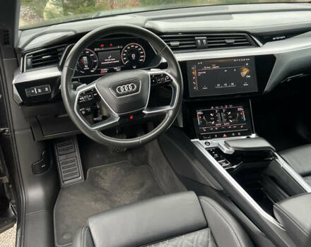 Серый Ауди E-Tron, объемом двигателя 0 л и пробегом 90 тыс. км за 38300 $, фото 10 на Automoto.ua