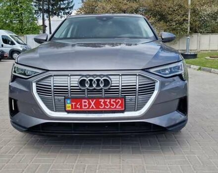 Серый Ауди E-Tron, объемом двигателя 0 л и пробегом 140 тыс. км за 25811 $, фото 4 на Automoto.ua