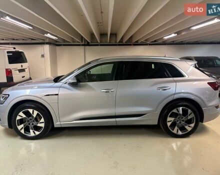 Сірий Ауді E-Tron, об'ємом двигуна 0 л та пробігом 152 тис. км за 24700 $, фото 7 на Automoto.ua