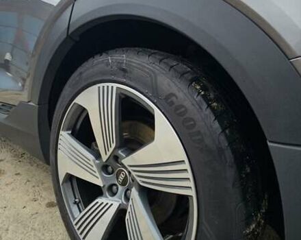 Сірий Ауді E-Tron, об'ємом двигуна 0 л та пробігом 116 тис. км за 32600 $, фото 3 на Automoto.ua