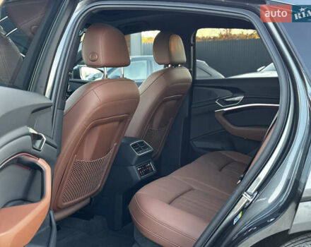 Серый Ауди E-Tron, объемом двигателя 0 л и пробегом 70 тыс. км за 42850 $, фото 46 на Automoto.ua