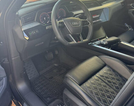 Серый Ауди E-Tron, объемом двигателя 0 л и пробегом 29 тыс. км за 45500 $, фото 23 на Automoto.ua