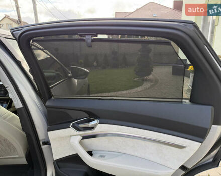 Серый Ауди E-Tron, объемом двигателя 0 л и пробегом 130 тыс. км за 37000 $, фото 99 на Automoto.ua