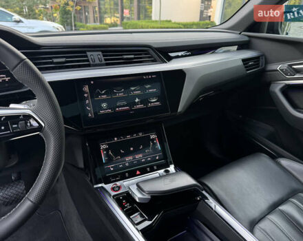 Серый Ауди E-Tron, объемом двигателя 0 л и пробегом 119 тыс. км за 41500 $, фото 35 на Automoto.ua