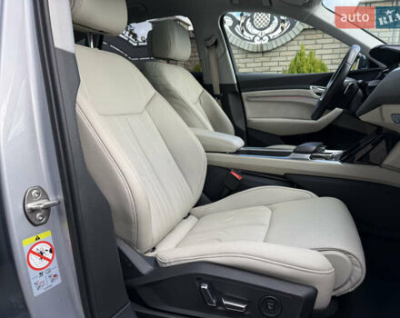 Серый Ауди E-Tron, объемом двигателя 0 л и пробегом 130 тыс. км за 37000 $, фото 93 на Automoto.ua