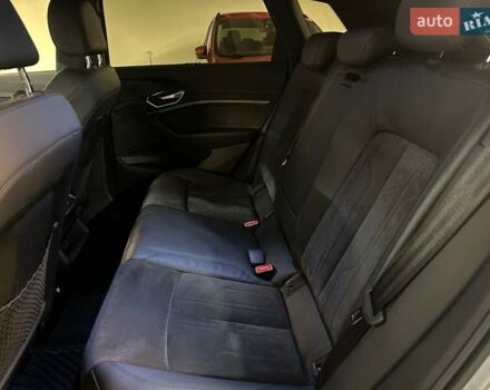 Сірий Ауді E-Tron, об'ємом двигуна 0 л та пробігом 152 тис. км за 24700 $, фото 12 на Automoto.ua