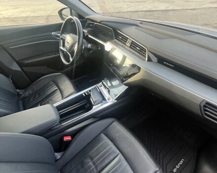 Серый Ауди E-Tron, объемом двигателя 0 л и пробегом 88 тыс. км за 36500 $, фото 12 на Automoto.ua