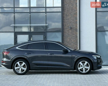 Серый Ауди E-Tron, объемом двигателя 0 л и пробегом 93 тыс. км за 28450 $, фото 12 на Automoto.ua