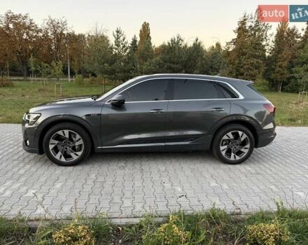 Серый Ауди E-Tron, объемом двигателя 0 л и пробегом 44 тыс. км за 33900 $, фото 17 на Automoto.ua