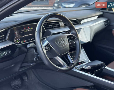 Серый Ауди E-Tron, объемом двигателя 0 л и пробегом 70 тыс. км за 42850 $, фото 24 на Automoto.ua