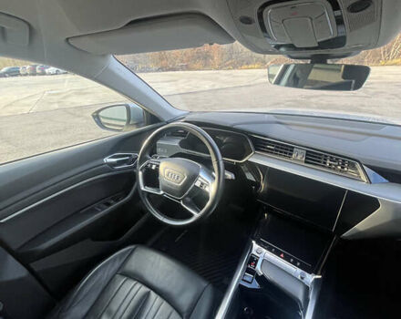 Серый Ауди E-Tron, объемом двигателя 0 л и пробегом 88 тыс. км за 36500 $, фото 2 на Automoto.ua