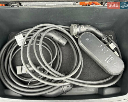 Серый Ауди E-Tron, объемом двигателя 0 л и пробегом 94 тыс. км за 35500 $, фото 10 на Automoto.ua