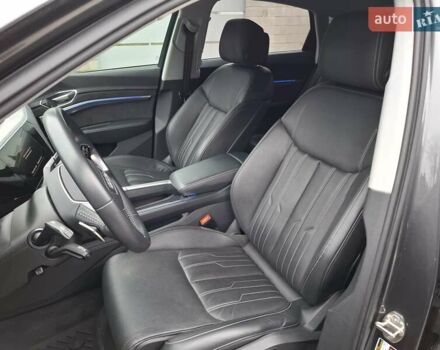 Сірий Ауді E-Tron, об'ємом двигуна 0 л та пробігом 43 тис. км за 41999 $, фото 13 на Automoto.ua