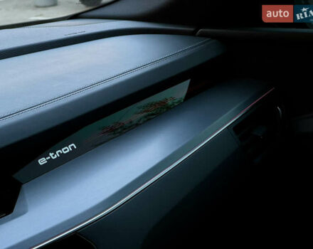 Сірий Ауді E-Tron, об'ємом двигуна 0 л та пробігом 47 тис. км за 45000 $, фото 52 на Automoto.ua