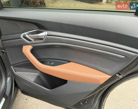 Серый Ауди E-Tron, объемом двигателя 0 л и пробегом 126 тыс. км за 29999 $, фото 42 на Automoto.ua