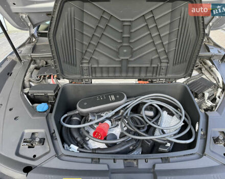 Серый Ауди E-Tron, объемом двигателя 0 л и пробегом 130 тыс. км за 37000 $, фото 125 на Automoto.ua