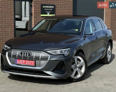 Серый Ауди E-Tron, объемом двигателя 0 л и пробегом 59 тыс. км за 37396 $, фото 2 на Automoto.ua