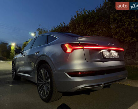 Сірий Ауді E-Tron, об'ємом двигуна 0 л та пробігом 39 тис. км за 39800 $, фото 5 на Automoto.ua