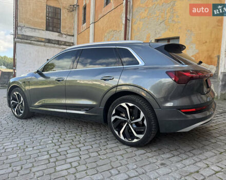 Серый Ауди E-Tron, объемом двигателя 0 л и пробегом 203 тыс. км за 29950 $, фото 11 на Automoto.ua