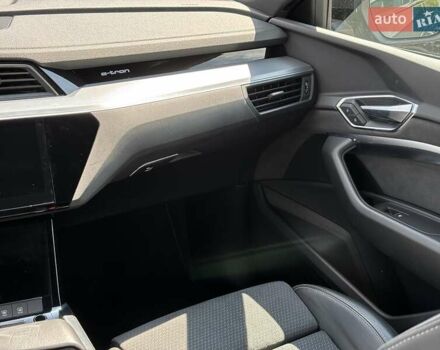 Серый Ауди E-Tron, объемом двигателя 0 л и пробегом 115 тыс. км за 37600 $, фото 16 на Automoto.ua