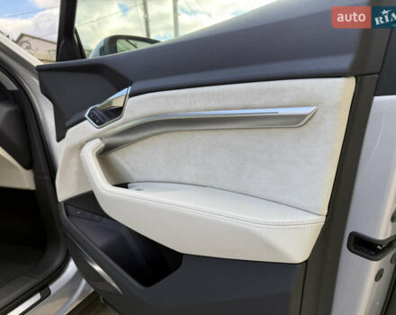 Серый Ауди E-Tron, объемом двигателя 0 л и пробегом 130 тыс. км за 37000 $, фото 88 на Automoto.ua