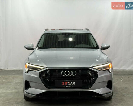 Серый Ауди E-Tron, объемом двигателя 0 л и пробегом 44 тыс. км за 33000 $, фото 2 на Automoto.ua