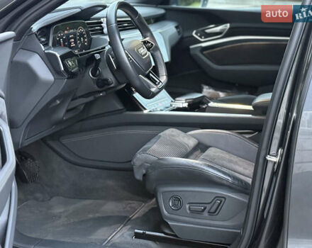 Серый Ауди E-Tron, объемом двигателя 0 л и пробегом 28 тыс. км за 34900 $, фото 31 на Automoto.ua