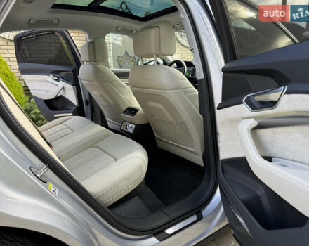 Серый Ауди E-Tron, объемом двигателя 0 л и пробегом 130 тыс. км за 37000 $, фото 102 на Automoto.ua