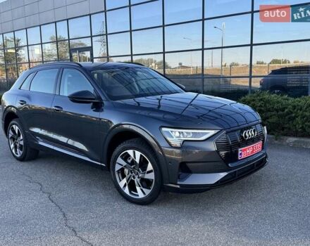 Серый Ауди E-Tron, объемом двигателя 0 л и пробегом 168 тыс. км за 25900 $, фото 2 на Automoto.ua
