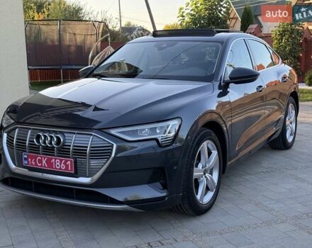 Сірий Ауді E-Tron, об'ємом двигуна 0 л та пробігом 98 тис. км за 31777 $, фото 1 на Automoto.ua