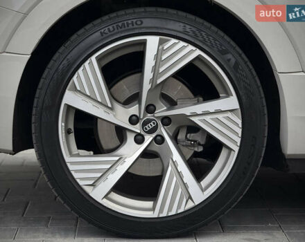 Серый Ауди E-Tron, объемом двигателя 0 л и пробегом 36 тыс. км за 45445 $, фото 141 на Automoto.ua
