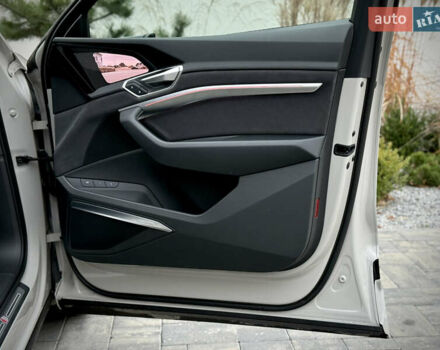 Серый Ауди E-Tron, объемом двигателя 0 л и пробегом 36 тыс. км за 45445 $, фото 87 на Automoto.ua