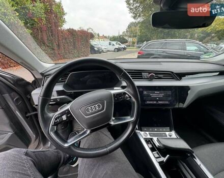 Серый Ауди E-Tron, объемом двигателя 0 л и пробегом 153 тыс. км за 28500 $, фото 5 на Automoto.ua