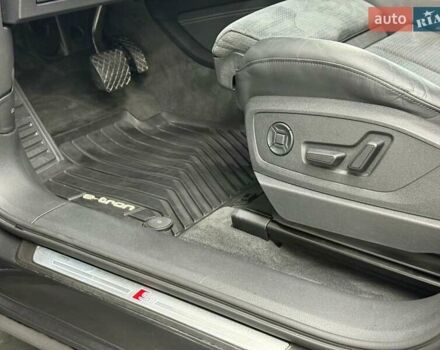 Сірий Ауді E-Tron, об'ємом двигуна 0 л та пробігом 86 тис. км за 37423 $, фото 20 на Automoto.ua
