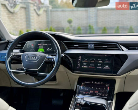 Серый Ауди E-Tron, объемом двигателя 0 л и пробегом 130 тыс. км за 37000 $, фото 61 на Automoto.ua