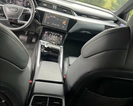 Серый Ауди E-Tron, объемом двигателя 0 л и пробегом 90 тыс. км за 38300 $, фото 16 на Automoto.ua