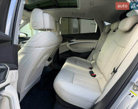 Серый Ауди E-Tron, объемом двигателя 0 л и пробегом 130 тыс. км за 37000 $, фото 112 на Automoto.ua