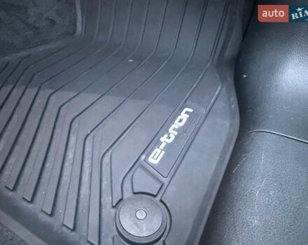 Серый Ауди E-Tron, объемом двигателя 0 л и пробегом 78 тыс. км за 33000 $, фото 25 на Automoto.ua