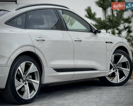 Серый Ауди E-Tron, объемом двигателя 0 л и пробегом 36 тыс. км за 45445 $, фото 45 на Automoto.ua