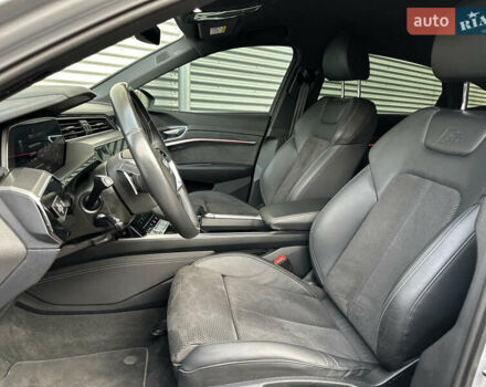 Сірий Ауді E-Tron, об'ємом двигуна 0 л та пробігом 45 тис. км за 33999 $, фото 63 на Automoto.ua