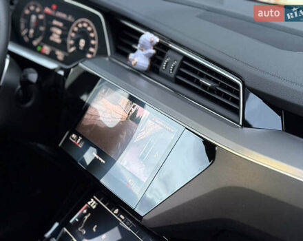 Серый Ауди E-Tron, объемом двигателя 0 л и пробегом 28 тыс. км за 34900 $, фото 45 на Automoto.ua