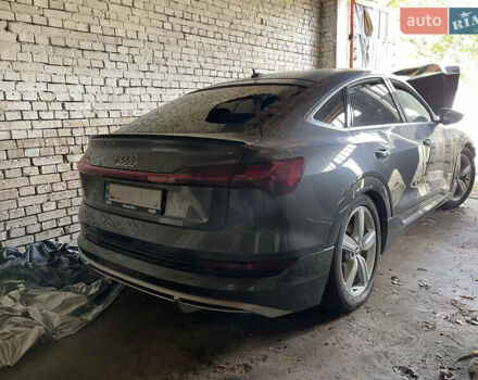 Серый Ауди E-Tron, объемом двигателя 0 л и пробегом 32 тыс. км за 9900 $, фото 2 на Automoto.ua